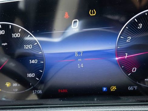 New 2026 Mercedes-Benz GLB 250 4MATIC image 3