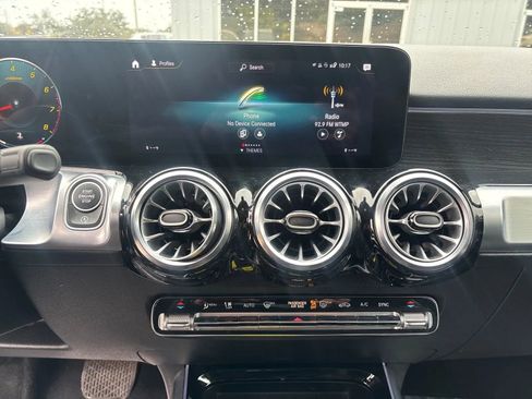 Used 2023 Mercedes-Benz GLB 250 4MATIC w/ Premium Package image 20