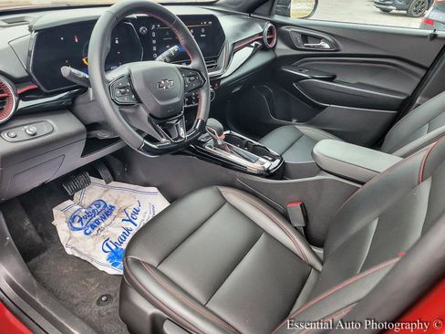 Used 2025 Chevrolet Trax RS w/ Driver Confidence Package image 9