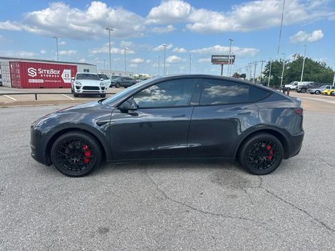 Used 2024 Tesla Model Y Long Range AWD/4WD image 2