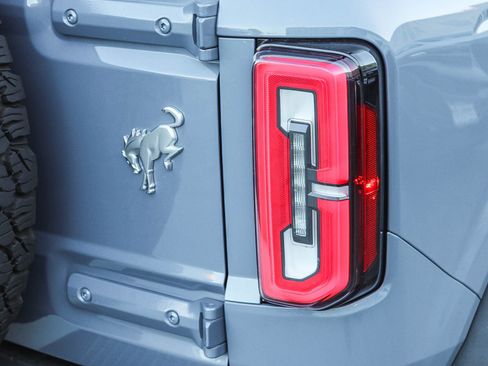 Used 2023 Ford Bronco Badlands AWD/4WD image 10