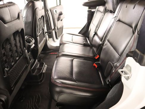 Used 2022 Jeep Wrangler Unlimited Rubicon w/ Cold Weather Group image 13