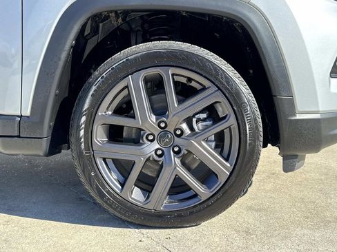 New 2026 Jeep Compass Latitude image 17