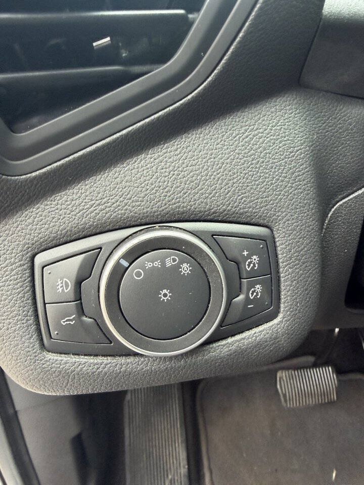 Used 2018 Ford Escape SE w/ Ford Safe & Smart Package AWD/4WD image 12