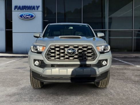 Used 2021 Toyota Tacoma TRD Sport image 2