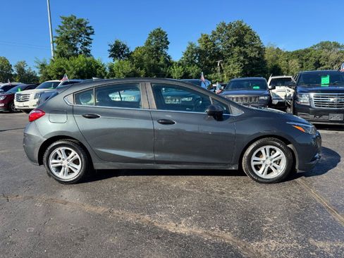Used 2017 Chevrolet Cruze LT w/ Convenience Package FWD image 6
