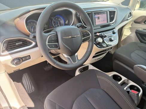Used 2024 Chrysler Voyager LX FWD image 4
