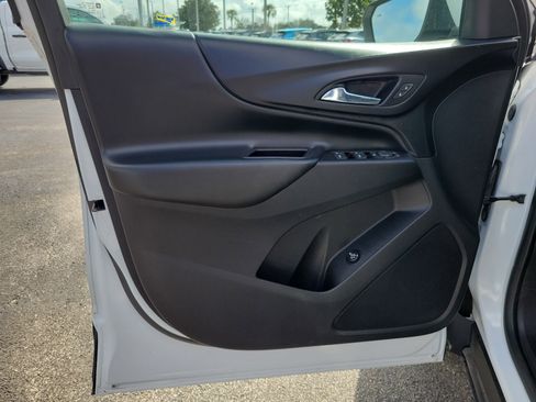 Used 2018 Chevrolet Equinox LT image 16