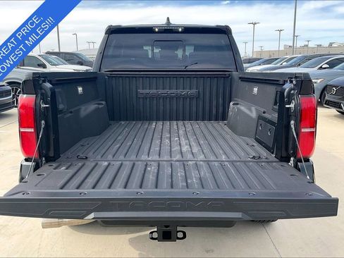 Used 2025 Toyota Tacoma TRD Sport w/ TRD Sport Upgrade Package image 36