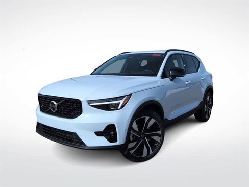 New 2026 Volvo XC40 B5 Plus image 1