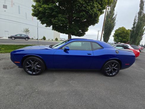 Used 2019 Dodge Challenger SXT w/ Driver Convenience Group image 7