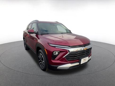 Used 2025 Chevrolet TrailBlazer LT image 3