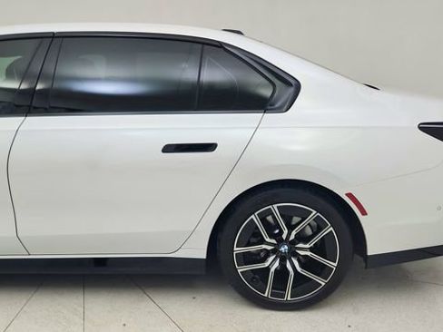 Used 2025 BMW 740i RWD image 10