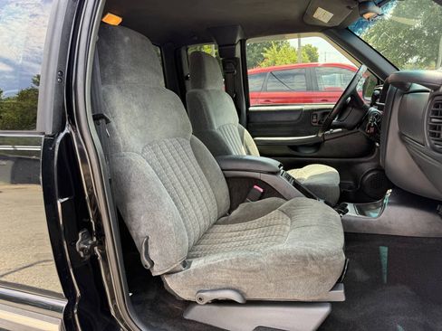 Used 2002 Chevrolet S10 Pickup LS w/ LS Preferred Equipment Group RWD image 13