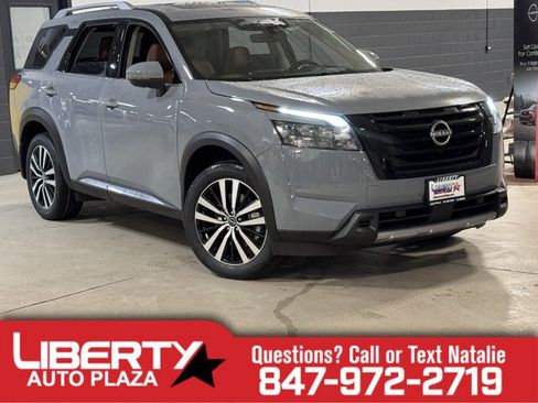 New 2025 Nissan Pathfinder Platinum image 1