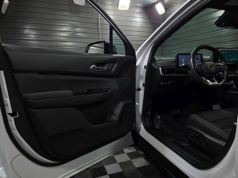 Used 2024 Honda Prologue EX image 30