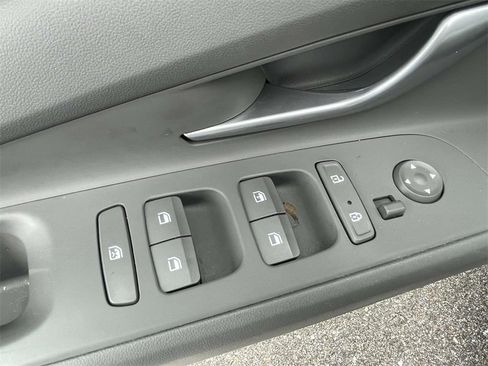 Used 2022 Hyundai Elantra SE image 16