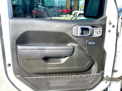 Used 2024 Jeep Gladiator Sport AWD/4WD image 11