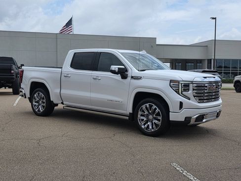 Used 2023 GMC Sierra 1500 Denali w/ Denali Reserve Package AWD/4WD image 3