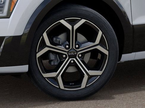 New 2025 Kia Niro SX Touring image 9