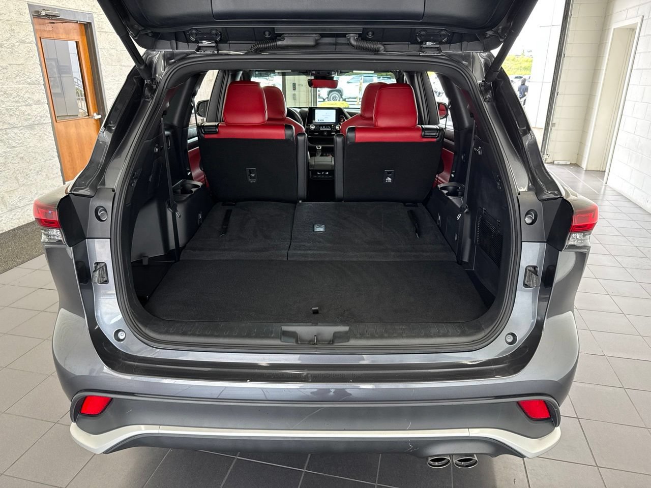 Used 2025 Toyota Highlander XSE AWD/4WD image 9