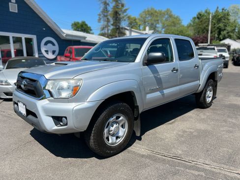 Used 2013 Toyota Tacoma 4x4 Double Cab w/ SR5 Pkg image 2