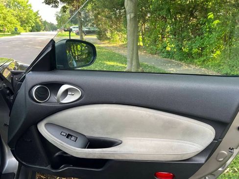 Used 2009 Nissan 370Z Touring w/ Sport Pkg image 16