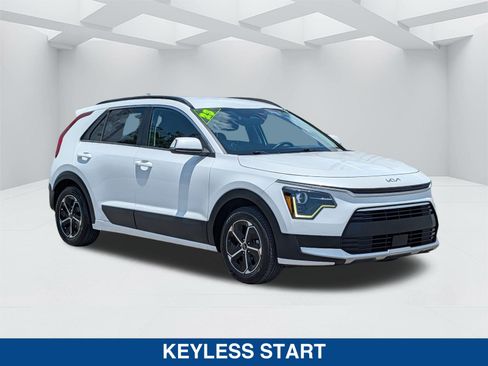 Used 2023 Kia Niro EX FWD image 3
