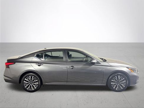Used 2023 Nissan Altima 2.5 SV FWD image 5