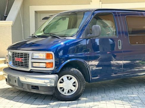 Used 2000 GMC Savana 1500 w/ Marketing Option Pkg 1SE RWD image 2