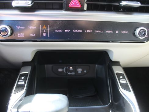 Certified 2024 Kia Sorento S w/ Panoramic Sunroof Package FWD image 43