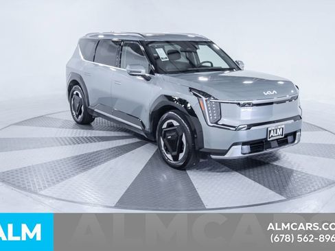 Used 2024 Kia EV9 Land image 15