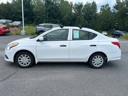 Used 2016 Nissan Versa S FWD image 3