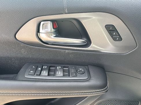 New 2026 Chrysler Pacifica Select w/ S Appearance Package image 12