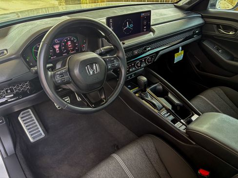 Used 2025 Honda Accord Sport image 19