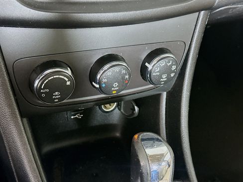 Used 2013 Dodge Avenger SXT w/ Rallye Appearance Group FWD image 19
