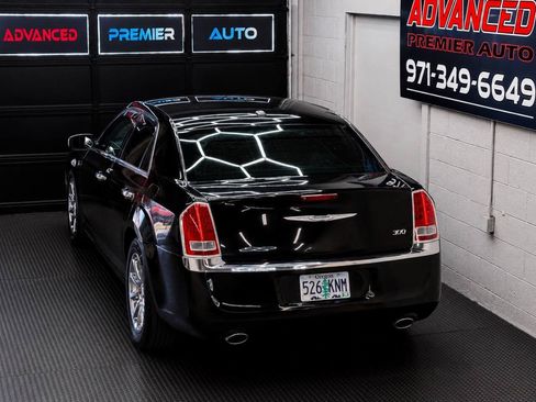 Used 2012 Chrysler 300 Limited RWD image 9
