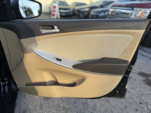 Used 2012 Hyundai Accent GLS image 25