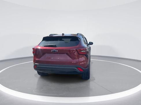 Used 2025 Chevrolet Trax RS w/ Driver Confidence Package image 8