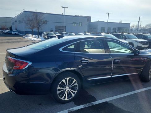 Used 2017 Buick LaCrosse Essence image 4