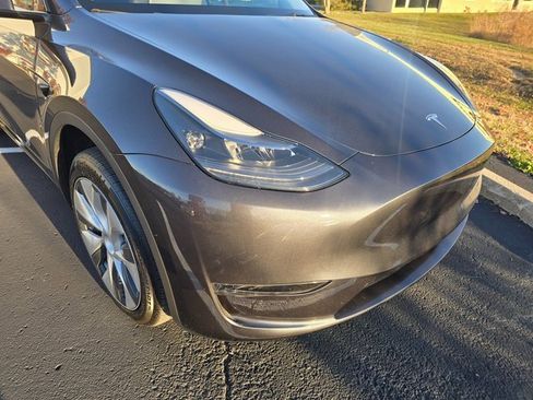 Used 2024 Tesla Model Y 2WD image 14