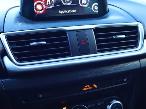 Used 2018 MAZDA MAZDA3 Touring image 42