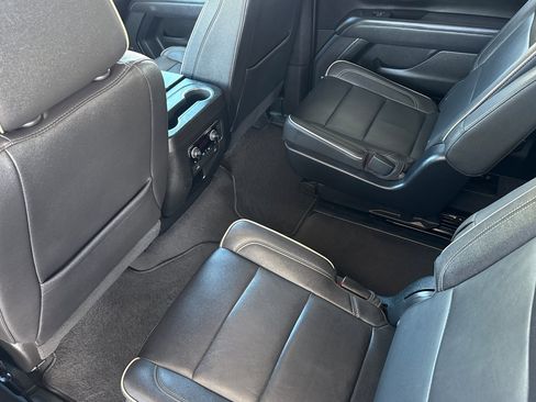Used 2023 Chevrolet Suburban Premier image 15