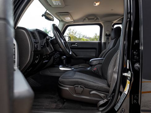 Used 2010 HUMMER H3T Adventure image 35