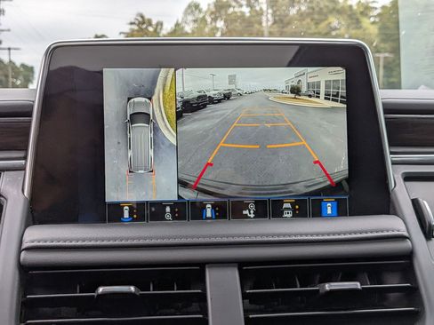 Used 2023 Chevrolet Suburban LT w/ Luxury Package image 23