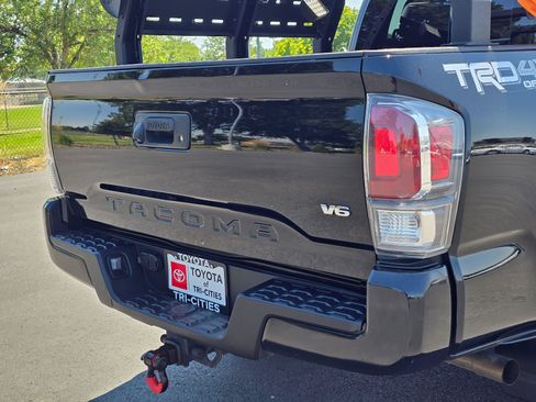 Used 2021 Toyota Tacoma TRD Off-Road AWD/4WD image 15