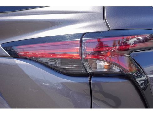 Certified 2021 Toyota Sienna LE FWD image 6