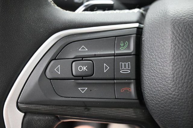 Used 2023 Jeep Grand Cherokee L Altitude AWD/4WD image 20