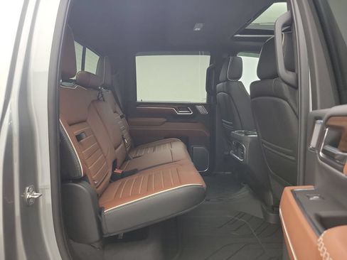 Used 2025 GMC Sierra 3500 Denali Ultimate AWD/4WD image 19