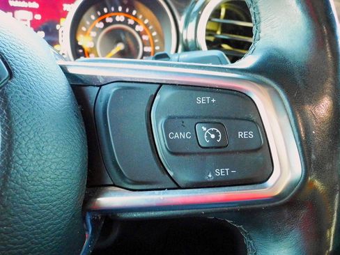 Used 2020 Jeep Wrangler Unlimited Sahara image 14